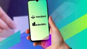 Imagen de recurso de un teléfono con la aplicación de Vocdoni y Decidim / SERVIMEDIA
