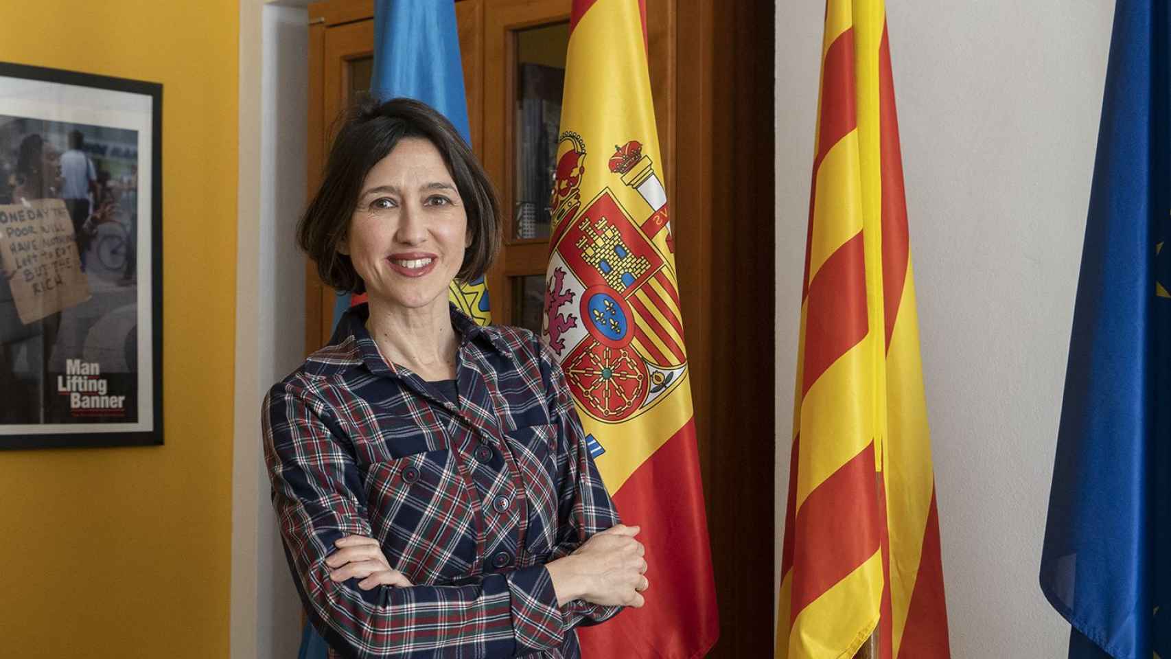 Núria Parlon,  alcaldesa de Santa Coloma de Gramanet, en su despacho / LENA PRIETO (METRÓPOLI)