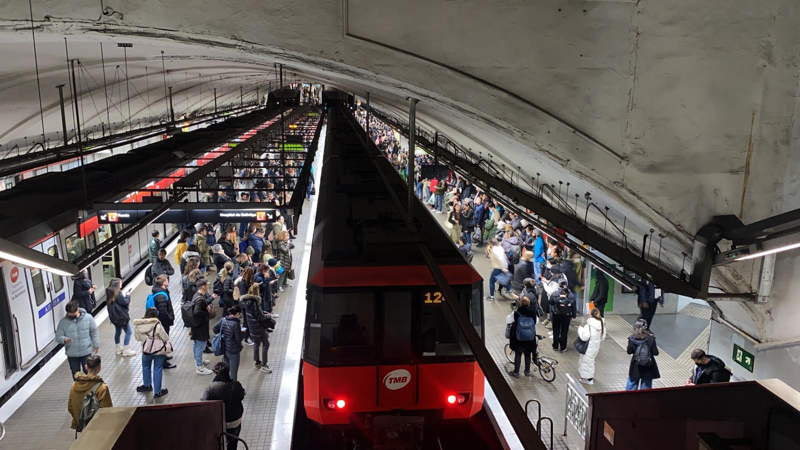 Afectaciones en el metro de Barcelona por una incidencia / MA