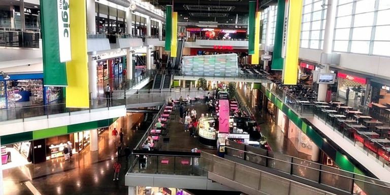 Interior del Centre Comercial Màgic de Badalona / RRSS