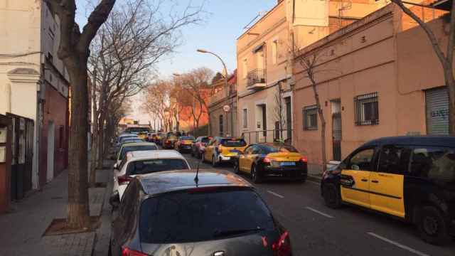 La calle de Gran Vista de Barcelona, colapsada por taxis que se dirigen a los búnkeres / CEDIDA