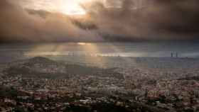 El fenómeno meteorológico se ha visto desde el Observatori Fabra / @ALFONS_PC