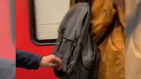 Un carterista roba en el metro de Barcelona a un pasajero / TWITTER