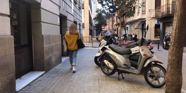 Motos aparcadas en Barcelona / EUROPA PRESS