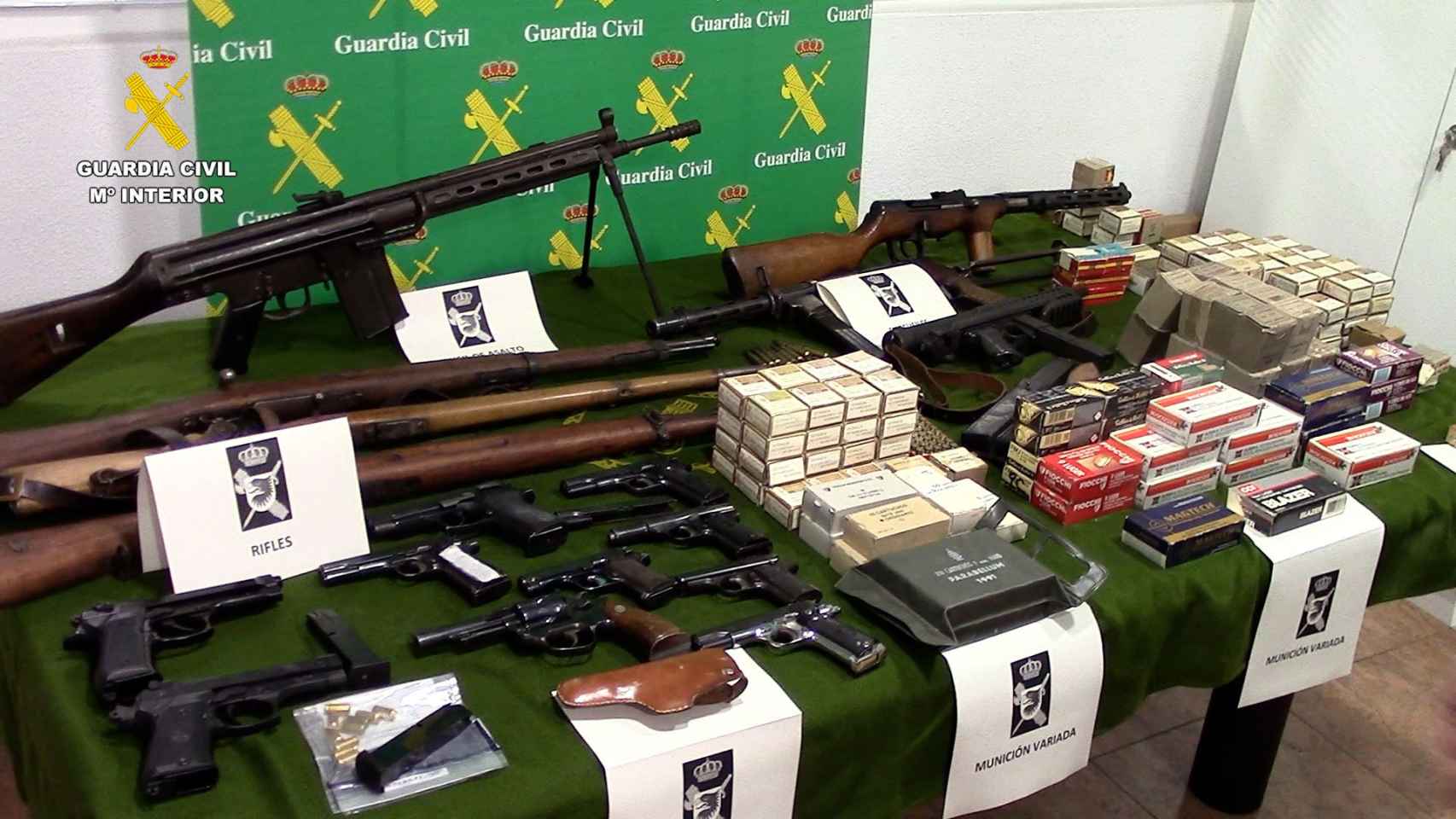 Las armas encontradas por la Guardia Civil / GUARDIA CIVIL