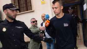 Llegada del tirador de Canovelles a los juzgados de Murcia / EFE