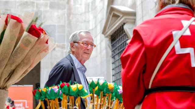 Xavier Trias en una parada de flores durante Sant Jordi 2023 en Barcelona / JUNTS