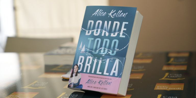 El libro de Alice Kellen / LUIS MIGUEL AÑÓN (MA)