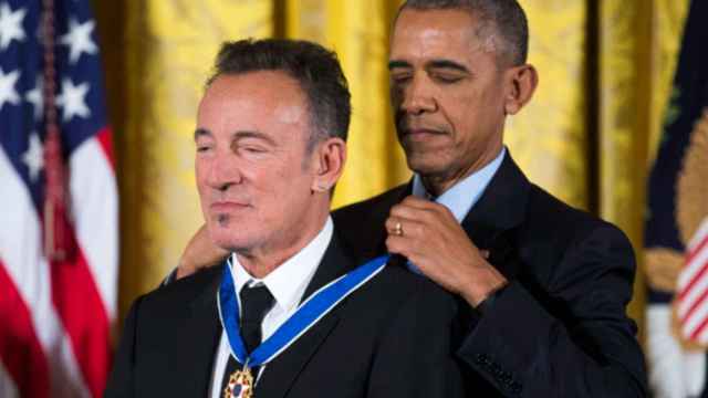 El expresidente estadounidense Barack Obama junto al cantante y compositor Bruce Springsteen / EFE