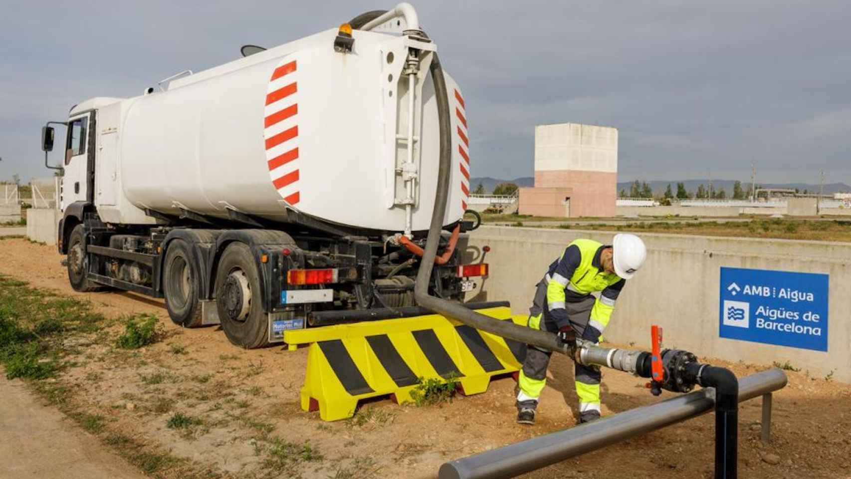 Aigües de Barcelona inicia la distribución de agua regenerada / AIGÜES DE BARCELONA