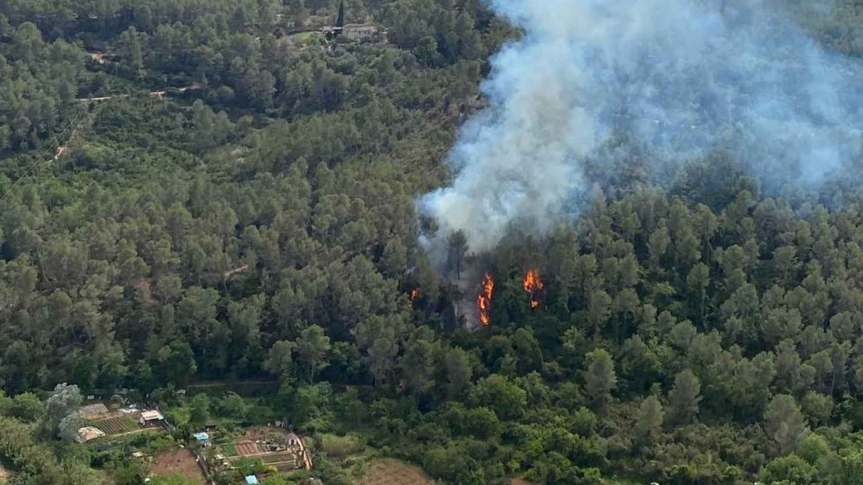 Incendio en la Palma de Cervelló / BOMBERS