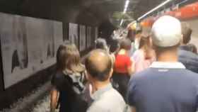 Una mujer se lanza a las vías del metro de Urquinaona este sábado / INSTAGRAM