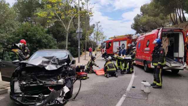 Accidente de tráfico en El Carmel de Barcelona / BOMBERS DE BARCELONA