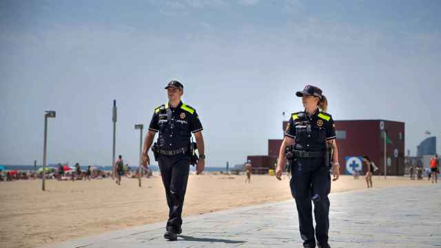 Agentes del Grupo de Playas de la Guardia Urbana / AJ BCN