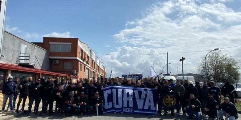 Miembros de La Curva del Espanyol durante el desplazamiento a Girona