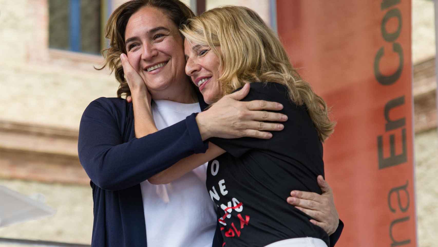 La alcaldesa y candidata de BComú, Ada Colau, en un acto de campaña junto a la vicepresidenta segunda del Gobierno, Yolanda Díaz / LORENA SOPENA - EUROPA PRESS