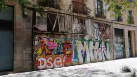 Inmueble degradado en la calle del Metges de Barcelona / ANDONI BERNÁ