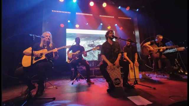 Fran Perea y su banda durante el concierto / LAIA GARRIGA