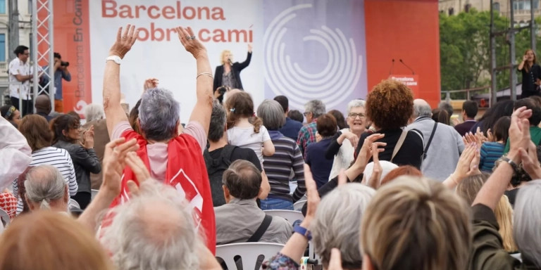 Acto de campaña de Ada Colau en plaza de Catalunya / GALA ESPÍN