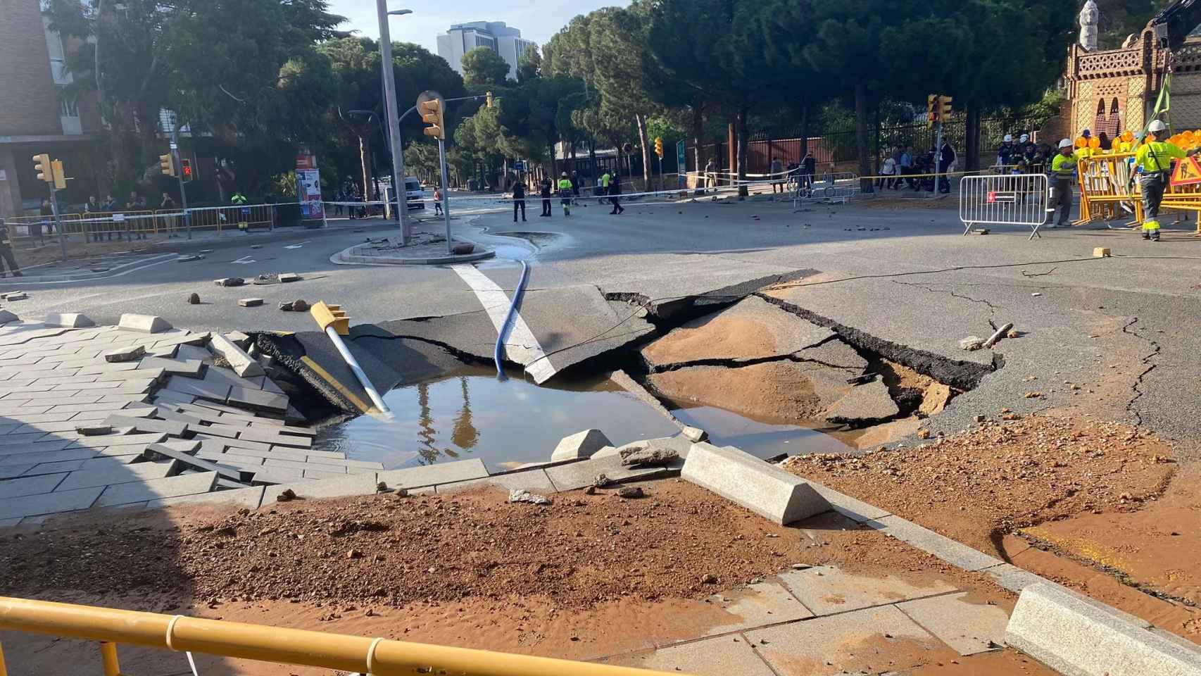 Daños provocados por la fuga de agua en la avenida Diagonal / CEDIDA