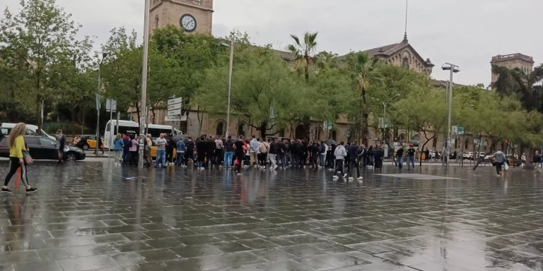 Manifestación de Desokupa en la plaza Universitat de Barcelona / ALBA GIBERT