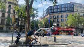 Los semáforos del centro de Barcelona dejan de funcionar / ELENA GARRIDO