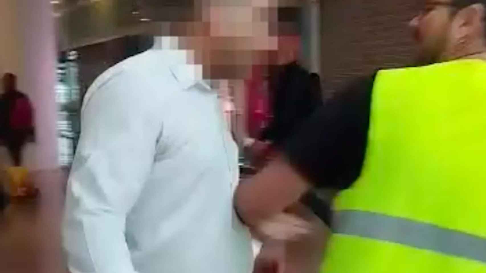 Un 'pirata' a agrede a un taxista en el Aeropuerto de Barcelona / ÉLITE TAXI