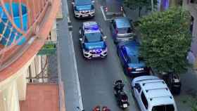 Efectivos de la policía en la calle de Leiva donde dos ladrones intentaron asaltar un furgón blindado de Prosegur / CEDIDA