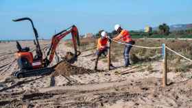 Trabajos de mantenimiento en las playas metropolitanas de Barcelona / AMB