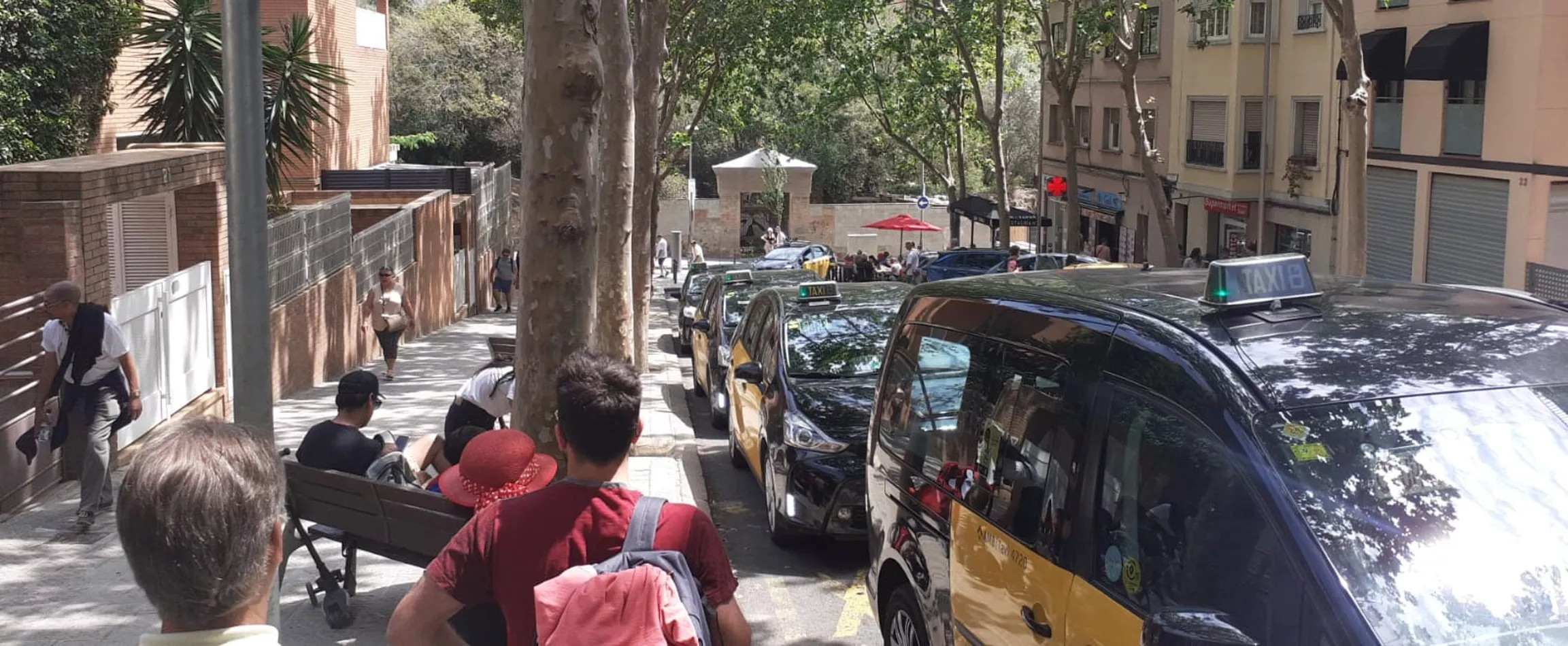 Taxis en la parada de la rambla Mercedes / CONSELL TURÓ DE LA ROVIRA
