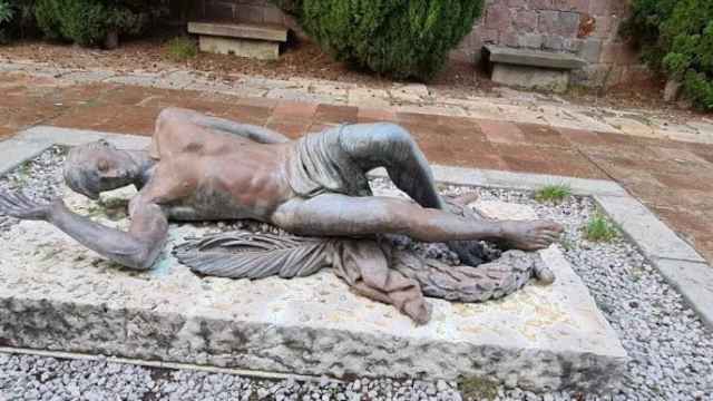 El ángel del Monumento en los caídos del Castillo de Montjuïc / GOOGLE MAPS