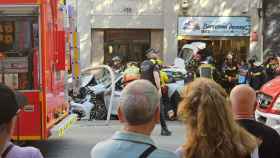 Accidente de esta tarde del jueves en la calle València de Barcelona / TWITTER: @Albertet1981