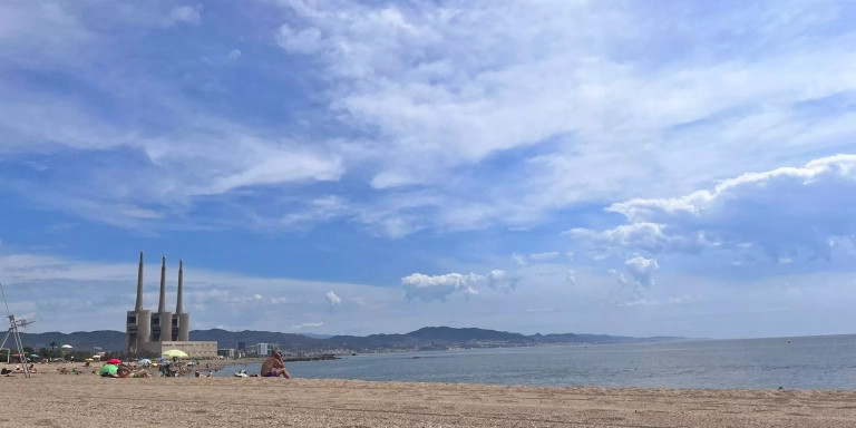 La playa del Fòrum de Sant Adrià / METRÓPOLI