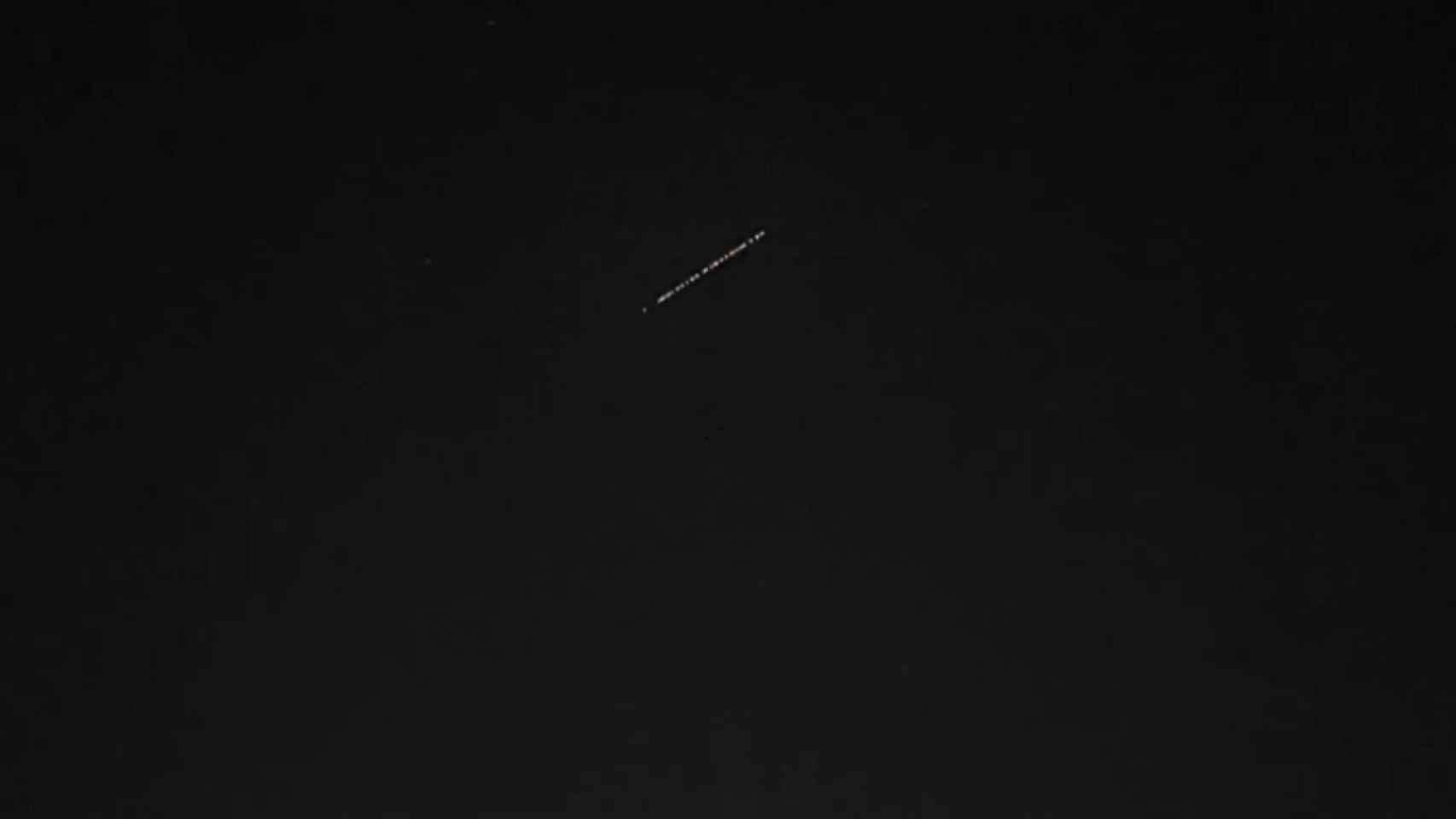 El satélite Starlink visto desde Barcelona el pasado viernes / TWITTER @FRONTERASPACIAL
