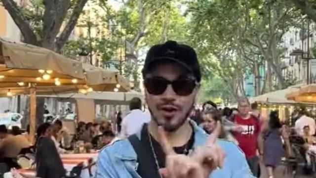 El tiktoker que explica los motivos por los que no comer en las Ramblas de Barcelona / TIKTOK