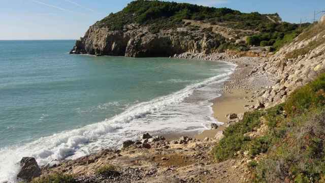 Cala de L'Home Mort de Sitges en una imagen de archivo / WIKIMEDIA COMMONS