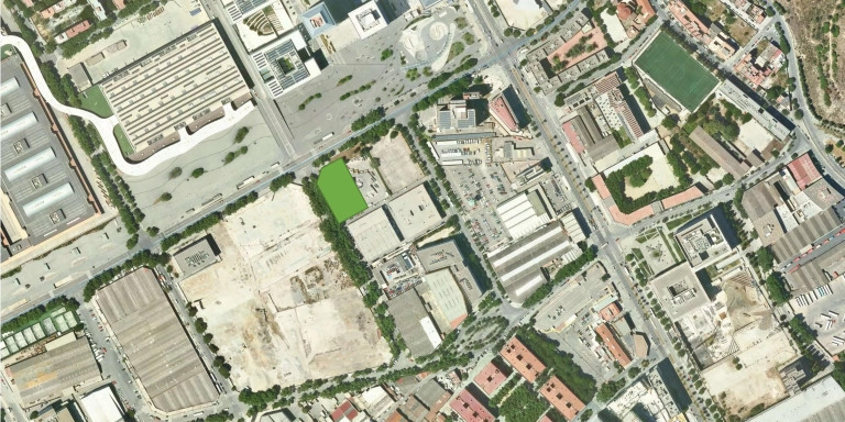 Imagen aérea de la calle de Foc, donde se ubicarán los pisos sociales / SEPES