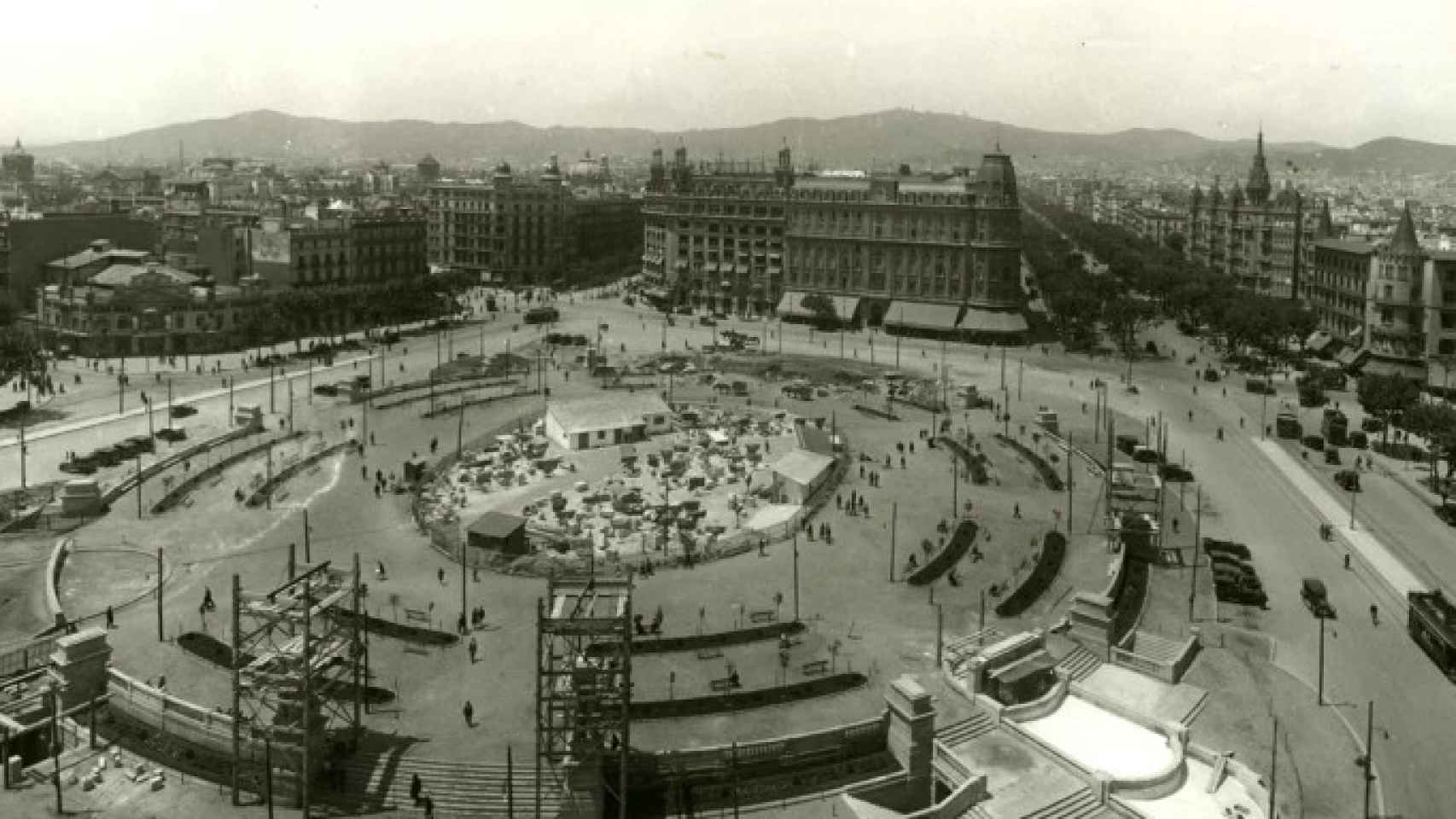La plaza de Catalunya durante las obras de remodelación de la década de 1920 / WIKIPEDIA