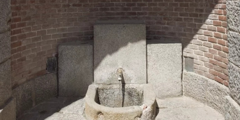 Fuente pública de Caldes d'Estrac, uno de los rincones más antiguos del pueblo / GENERALITAT DE CATALUNYA