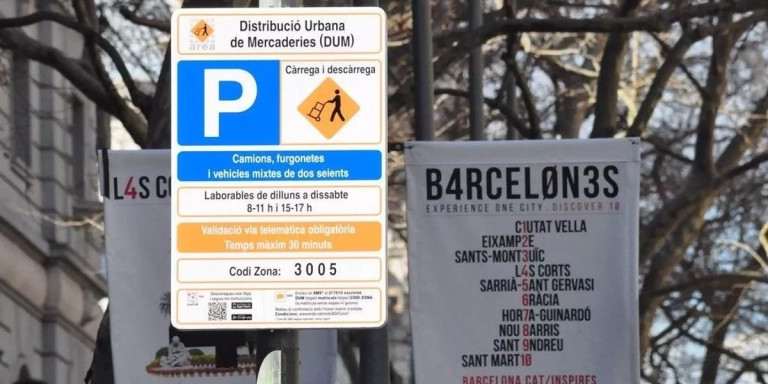 Cartel correspondiente a una zona de carga y descarga en Barcelona / EUROPA PRESS