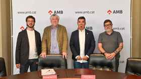 Oriol López (ERC), Antonio Balmón (PSC), Isidre Sierra (JxCat) y Lluís Mijoler (comunes) en la firma del acuerdo de gobierno metropolitano / AMB