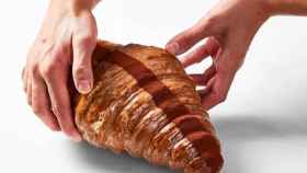 Croissant gigante de la pastelería Hofmann / INSTAGRAM