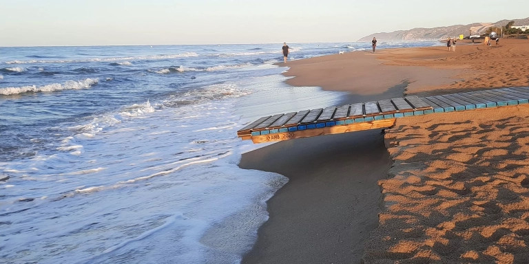 Efectos del temporal en la playa de Gavà / XAVI CABO