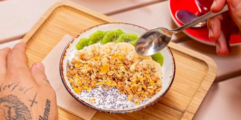 Un açaí bowl con fruta y granola de Almalibre / INSTAGRAM