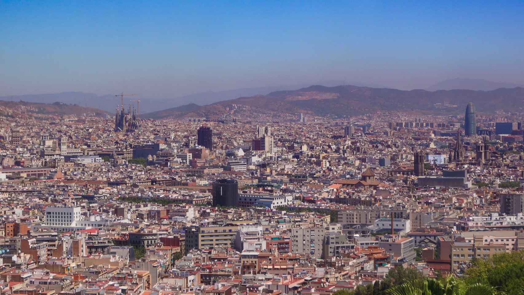 Vistas de Barcelona en una imagen panorámica / LUIS MIGUEL AÑÓN