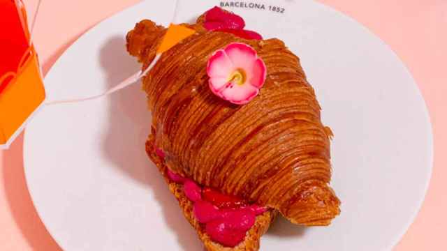 Un croissant de hibiscus de Brunells / INSTAGRAM