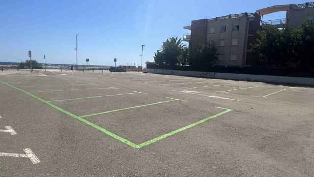 Castelldefels habilita 50 nuevas plazas de aparcamiento a primera línea de playa / TWITTER