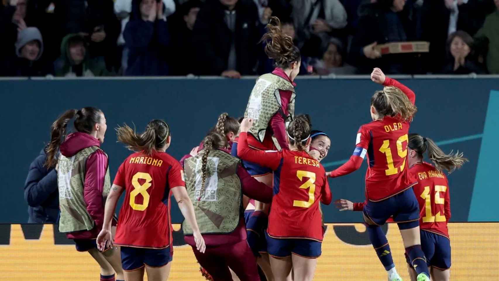 Las jugadoras de la selección española celebran un gol / EFE