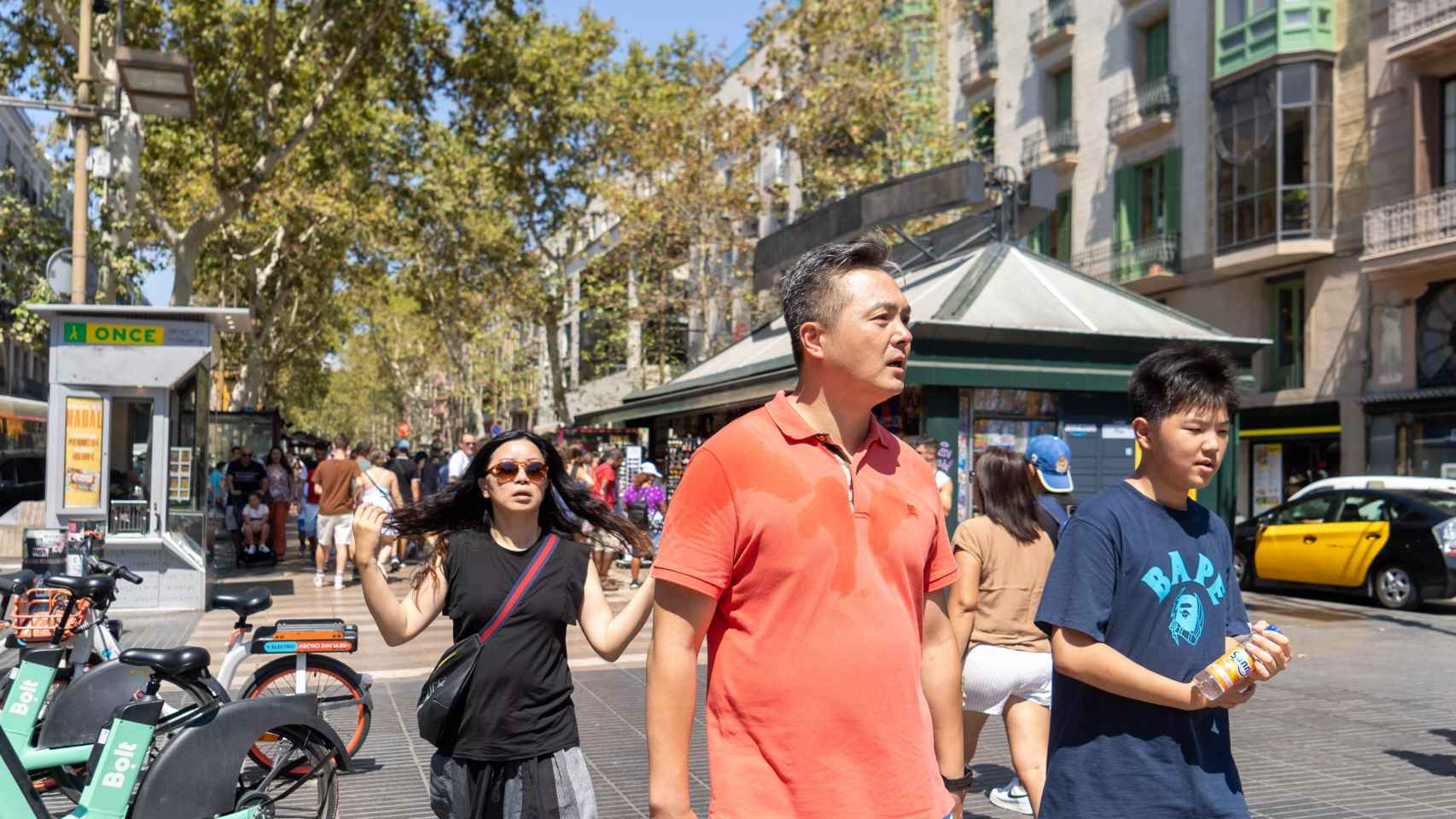 Turismo en Barcelona en plena ola de calor / GALA ESPÍN