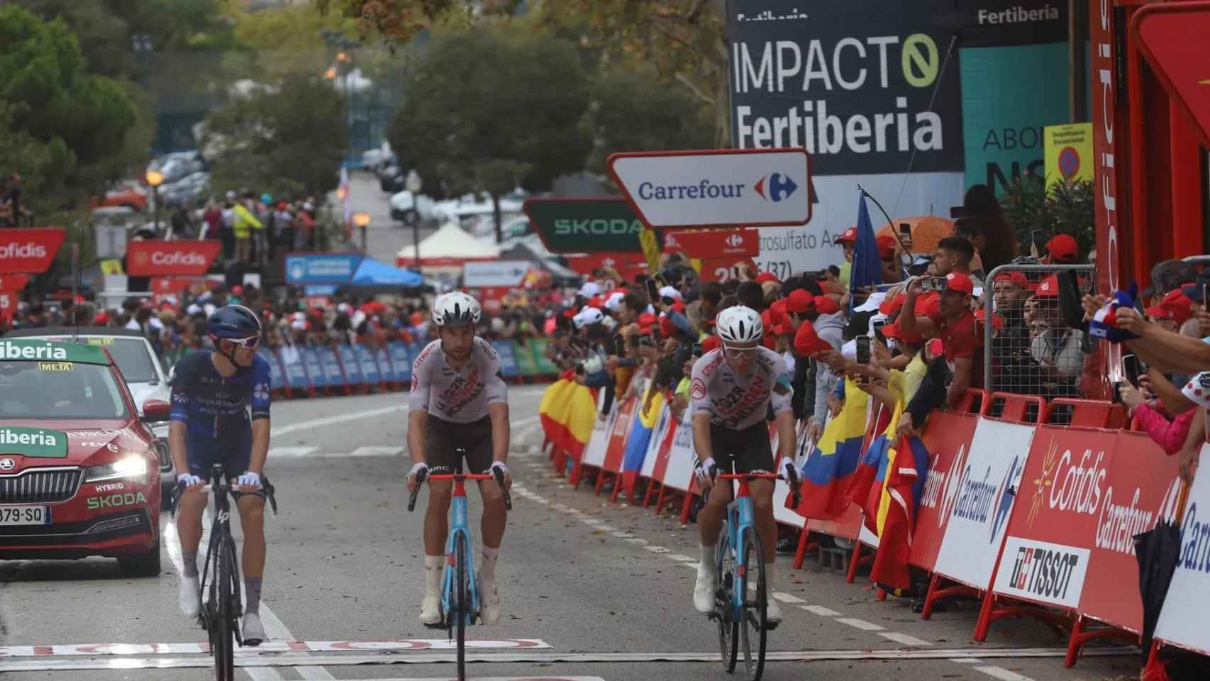 Ciclistas en la llegada de la segunda fase de La Vuelta en Barcelona / GALA ESPÍN